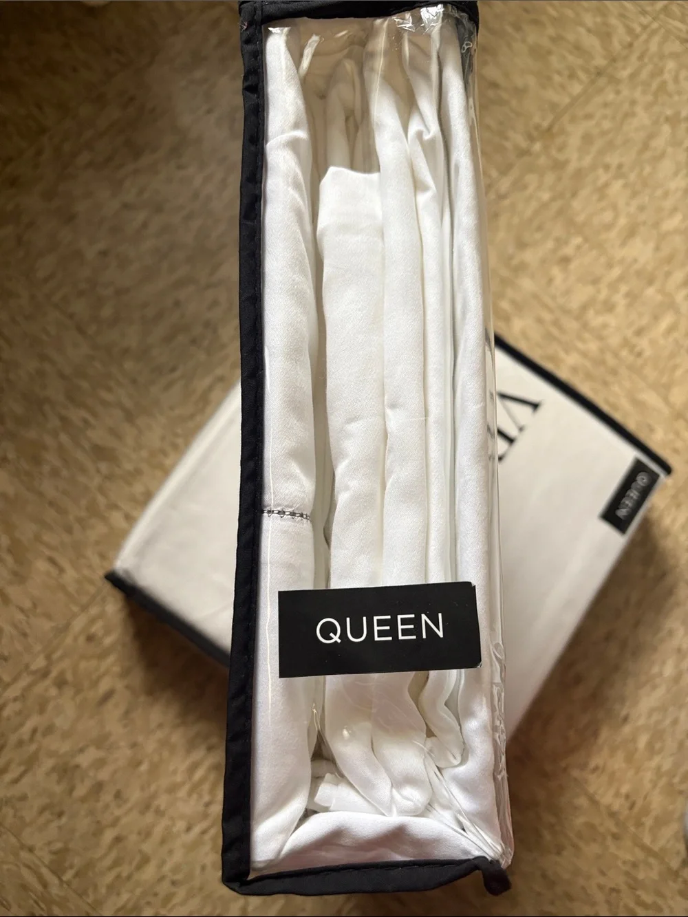 Vera Wang White Queen Sheet Set with Contrast Trim